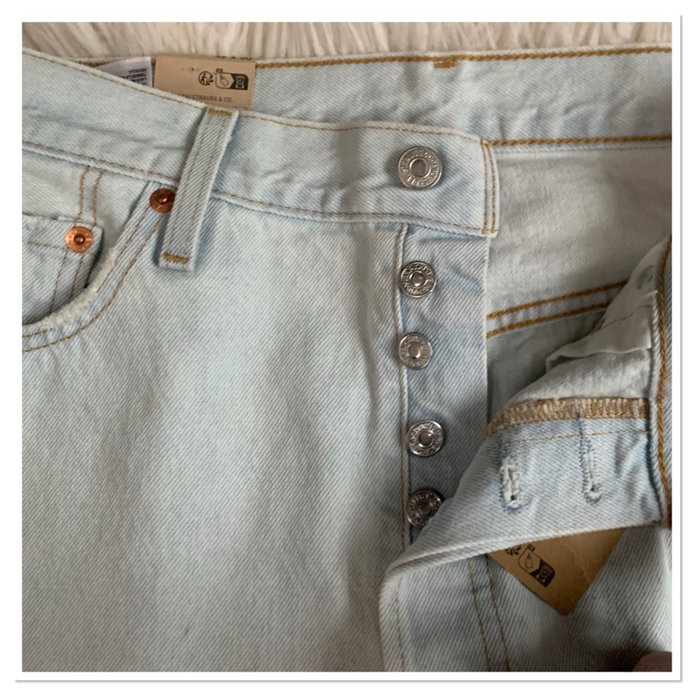 NWT Levi's 501 Light Wash Embroidered Jeans Blue Size 32 - Picture 4 of 15